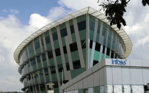 Infosys retains revenue guidance for FY18 despite 3.3pc dip in Q1 profit