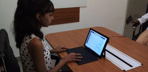 Iris gets 7 Crore Order for E-Tabs from Education Sector